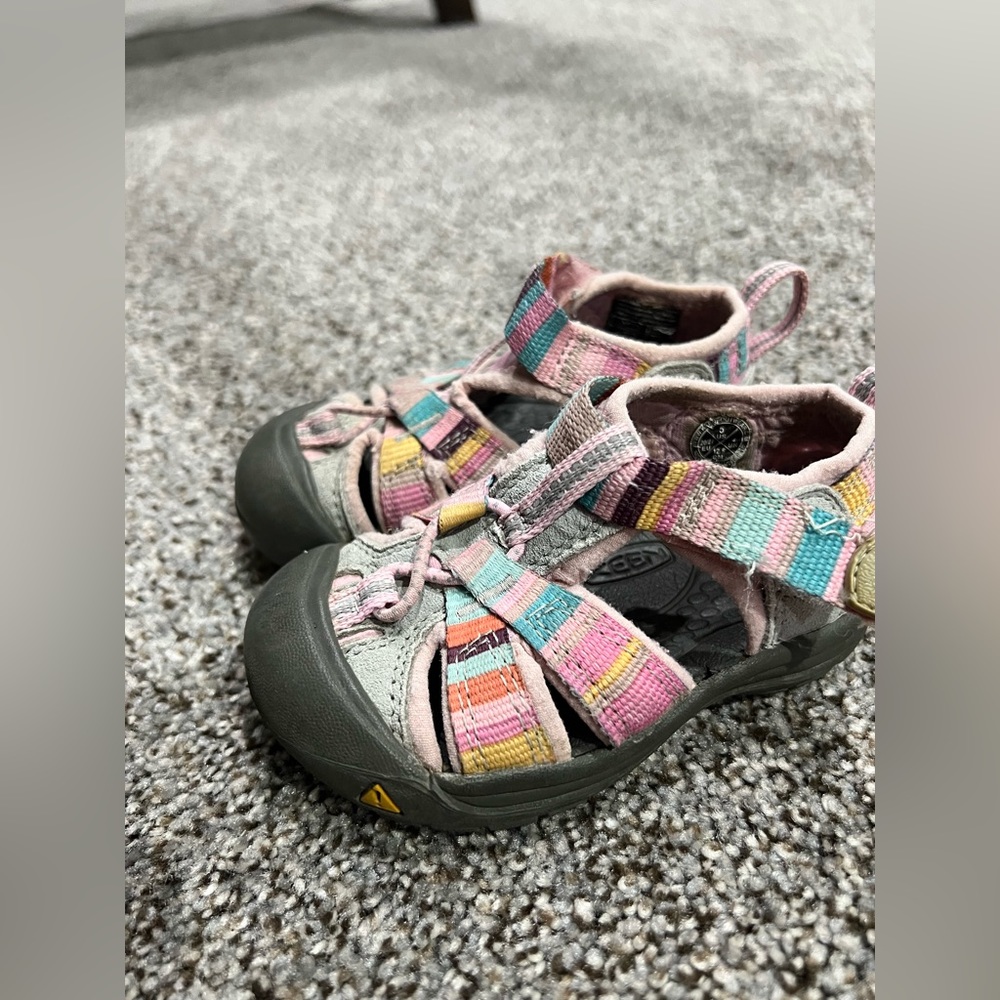 Toddler size 5 keens